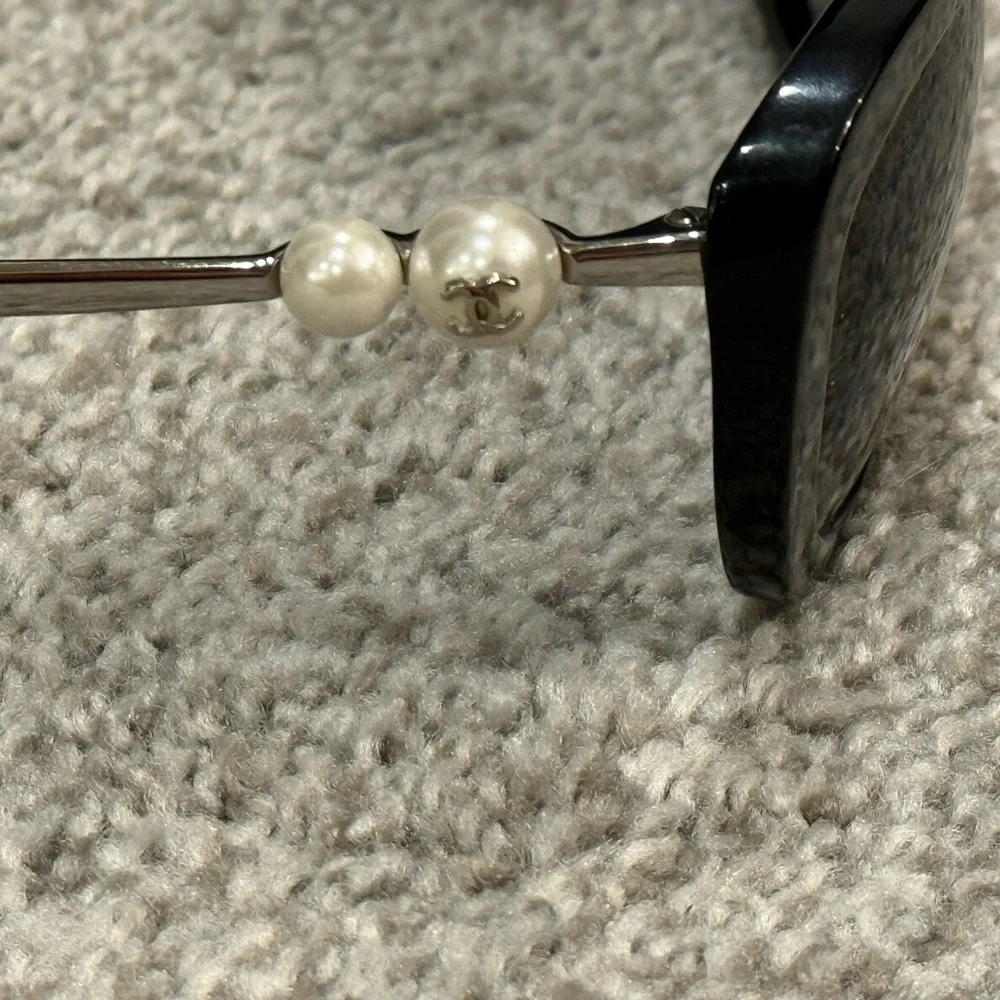 CHANEL Polarized Butterfly Winter Pearl Sunglasses in Black - Picture 7 of 7